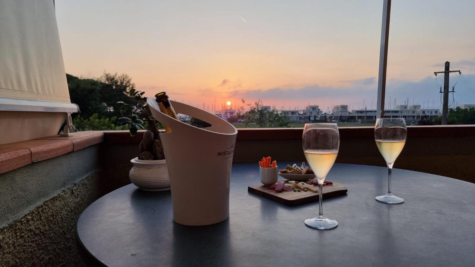 Casa Kundra Portiglioni Bed & Breakfast Пунтоне ди Скарлино Екстериор снимка